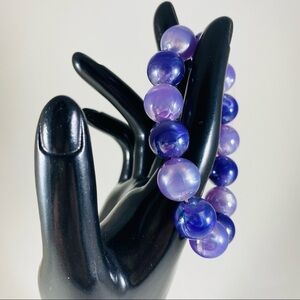 Multi-tone purple marble stretch bead lucite vintage bracelet